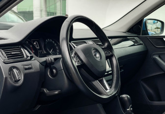 Подержанный автомобиль Skoda Rapid Liftback 2015 года (13 фото)