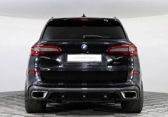 Подержанный автомобиль BMW X5 2019 года (4 фото)