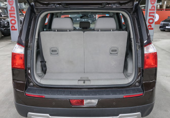 Подержанный автомобиль Chevrolet Orlando 2013 года (10 фото)