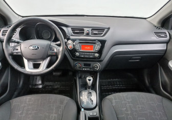 Подержанный автомобиль Kia Rio Hatchback 2013 года (12 фото)