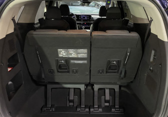 Подержанный автомобиль Kia Carnival 2021 года (11 фото)