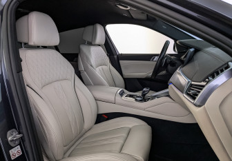 Подержанный автомобиль BMW X6 2021 года (24 фото)