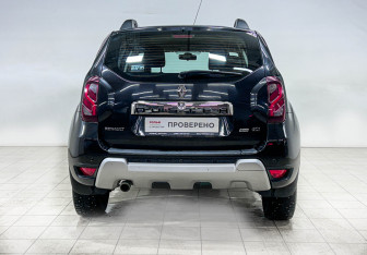 Подержанный автомобиль Renault Duster 2017 года (5 фото)