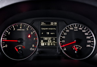 Подержанный автомобиль Nissan X-Trail 2014 года (15 фото)