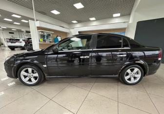 Подержанный автомобиль Opel Vectra Sedan 2006 года (8 фото)