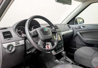 Подержанный автомобиль Skoda Yeti 2014 года (16 фото)