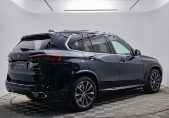 Подержанный автомобиль BMW X5 2021 года (5 фото)