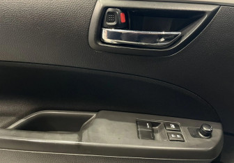 Подержанный автомобиль Suzuki Swift Hatchback 2011 года (15 фото)