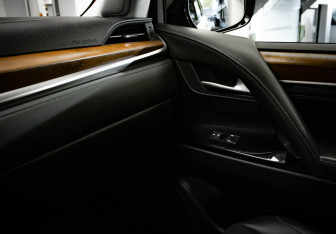 Подержанный автомобиль Lexus LX 2016 года (29 фото)