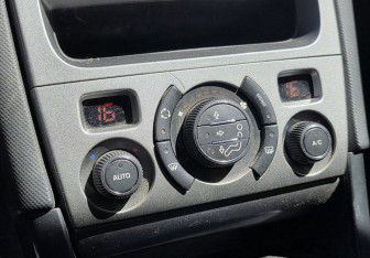 Подержанный автомобиль Peugeot 308 Hatchback 2010 года (14 фото)