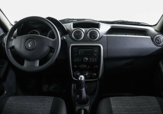 Подержанный автомобиль Renault Duster 2014 года (6 фото)