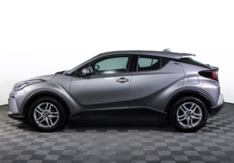 Подержанный автомобиль Toyota C-HR 2019 года (8 фото)