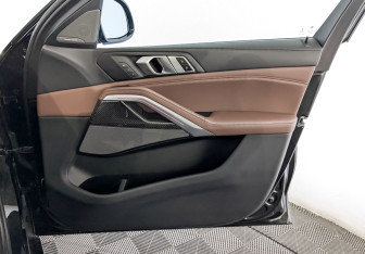 Подержанный автомобиль BMW X6 2021 года (26 фото)
