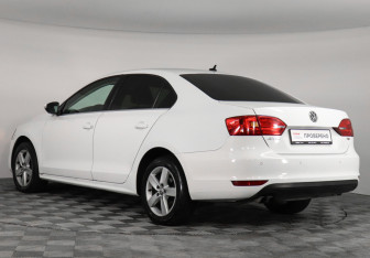 Подержанный автомобиль Volkswagen Jetta Sedan 2012 года (7 фото)