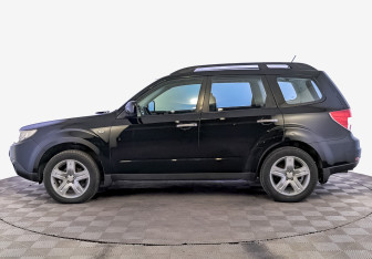 Подержанный автомобиль Subaru Forester Suv 2010 года (8 фото)