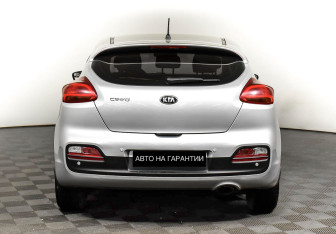 Подержанный автомобиль Kia Ceed Hatchback 2014 года (6 фото)