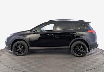 Подержанный автомобиль Toyota RAV4 2019 года (8 фото)