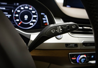 Подержанный автомобиль Audi Q7 2015 года (16 фото)