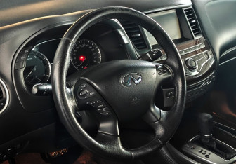 Подержанный автомобиль Infiniti JX 2013 года (17 фото)