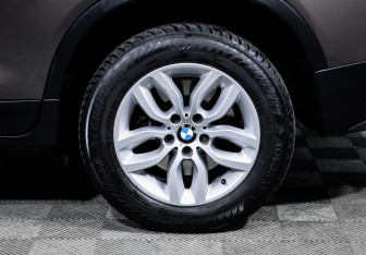 Подержанный автомобиль BMW X3 2011 года (15 фото)