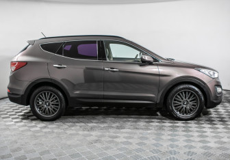 Подержанный автомобиль Hyundai Santa Fe 2012 года (4 фото)