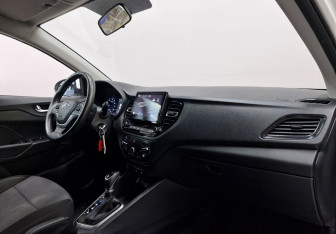 Подержанный автомобиль Hyundai Solaris Sedan 2021 года (10 фото)