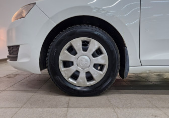 Подержанный автомобиль Skoda Rapid Liftback 2019 года (11 фото)
