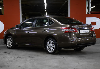 Подержанный автомобиль Nissan Sentra Sedan 2015 года (7 фото)