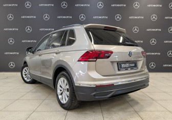 Подержанный автомобиль Volkswagen Tiguan 2021 года (7 фото)