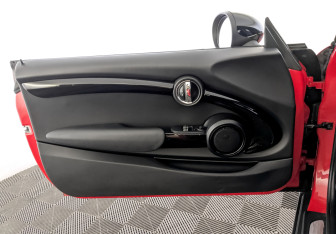 Подержанный автомобиль MINI Hatch 2018 года (19 фото)