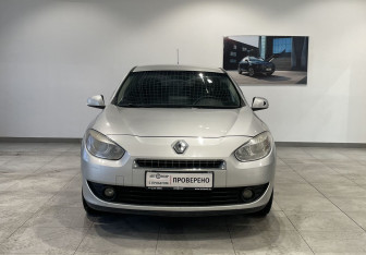 Подержанный автомобиль Renault Fluence 2010 года (2 фото)