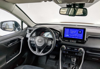Подержанный автомобиль Toyota RAV4 2021 года (26 фото)