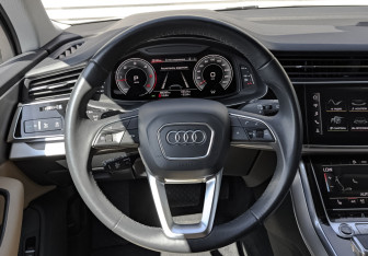 Подержанный автомобиль Audi Q7 2021 года (21 фото)