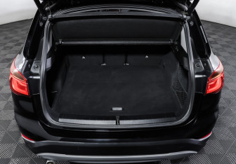 Подержанный автомобиль BMW X1 2018 года (10 фото)