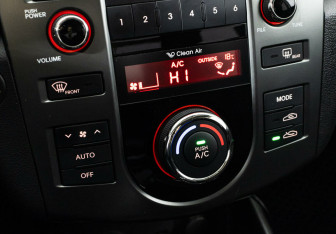 Подержанный автомобиль Kia Cerato Sedan 2012 года (9 фото)