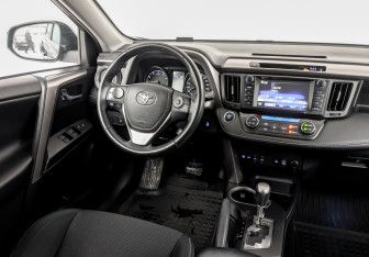 Подержанный автомобиль Toyota RAV4 2018 года (28 фото)