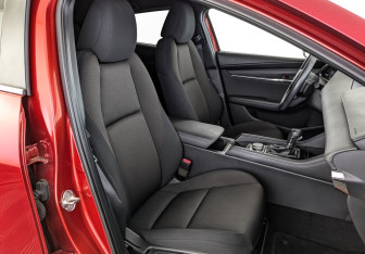 Подержанный автомобиль Mazda 3 Hatchback 2019 года (24 фото)