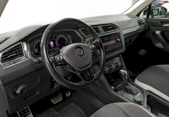 Подержанный автомобиль Volkswagen Tiguan 2019 года (13 фото)