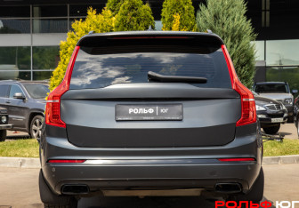 Подержанный автомобиль Volvo XC90 2021 года (24 фото)