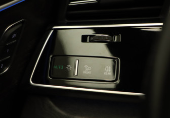 Подержанный автомобиль Audi Q8 2019 года (25 фото)