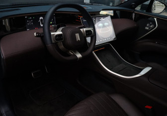 Подержанный автомобиль Avatr 11 2023 года (17 фото)