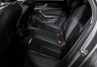 Подержанный автомобиль Audi A6 Sedan 2019 года (10 фото)