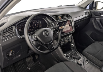 Подержанный автомобиль Volkswagen Tiguan 2019 года (15 фото)