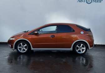 Подержанный автомобиль Honda Civic Hatchback 2008 года (8 фото)