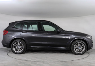 Подержанный автомобиль BMW X3 2019 года (6 фото)