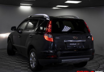 Подержанный автомобиль Geely Emgrand X7 2016 года (18 фото)