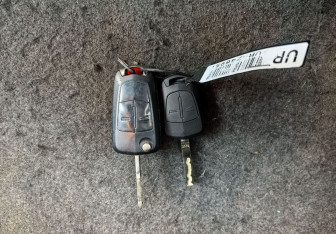 Подержанный автомобиль Opel Astra Sedan 2012 года (16 фото)