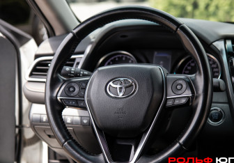Подержанный автомобиль Toyota Camry Sedan 2019 года (12 фото)