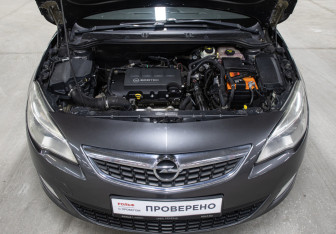 Подержанный автомобиль Opel Astra Hatchback 2011 года (9 фото)