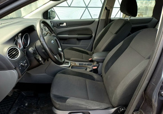 Подержанный автомобиль Ford Focus Hatchback 2008 года (18 фото)